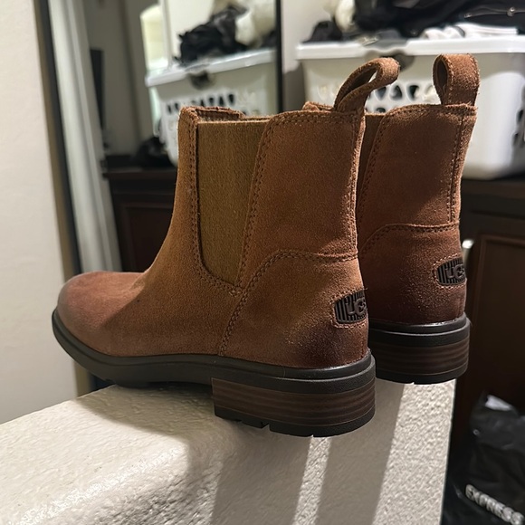 Ugg Biltmore Chelsea Brown Suede Boots - Picture 4 of 6